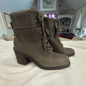 Crown Vintage Women's Lace Up Combat Boots Side Zipper Taupe Grey CV- Hollis 7.5